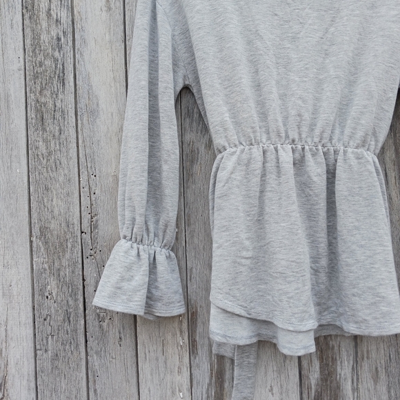 BKE Buckle Womens Sz‎ Small Gray Peplum Tie Waist Long Sleeve Ruffle Cuff  Top - Picture 2 of 5
